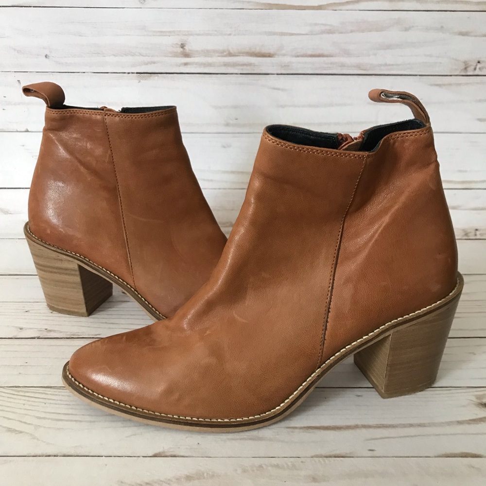 Gardenia Tan leather booties